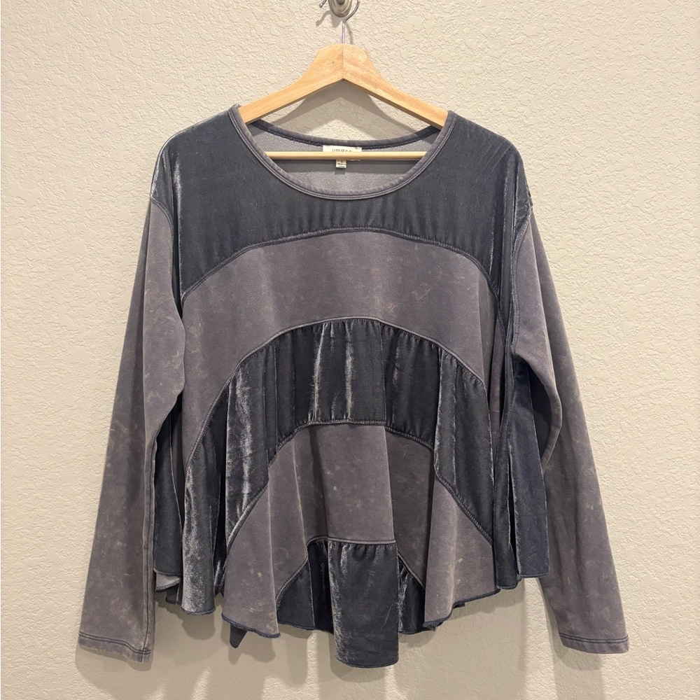 * Umgee • Multi-media flowy top
